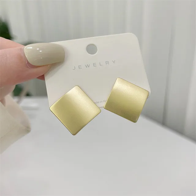 Boucles d'oreilles carrées en or mat pour femmes, bijoux à la mode, minimaliste coréen, vente en gros, nouveauté 2022 1