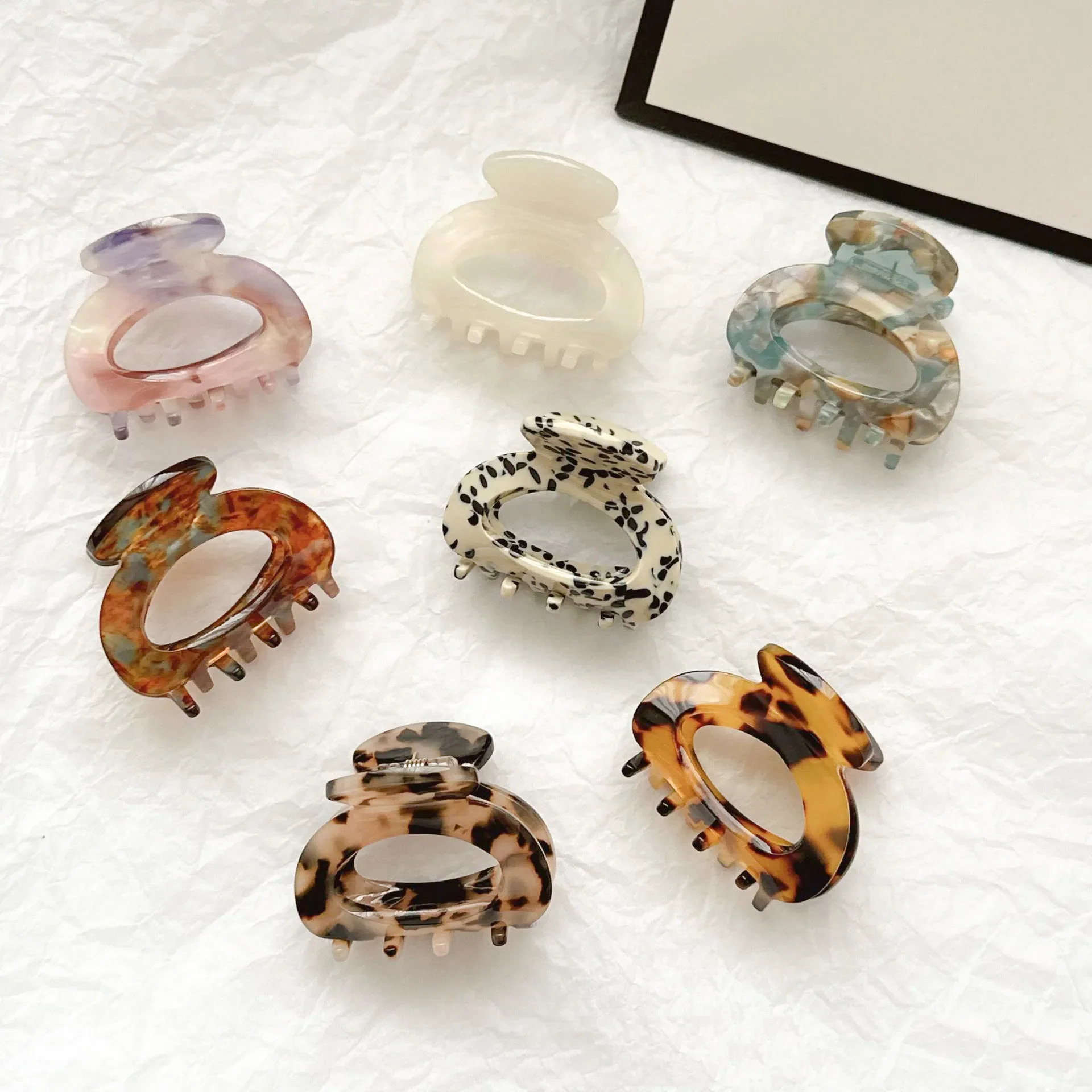 Sweet Mini Acetate Hair Clip for Women Girls Hair Claw Chic Barrettes Crab Hairpins Styling Claw Clips Fashion Hair Accessories
Sweet Mini Acetate Hair Clip for Women Girls Hair Claw Chic Barrettes Crab Hairpins Styling Claw Clips Fashion Hair Accessories