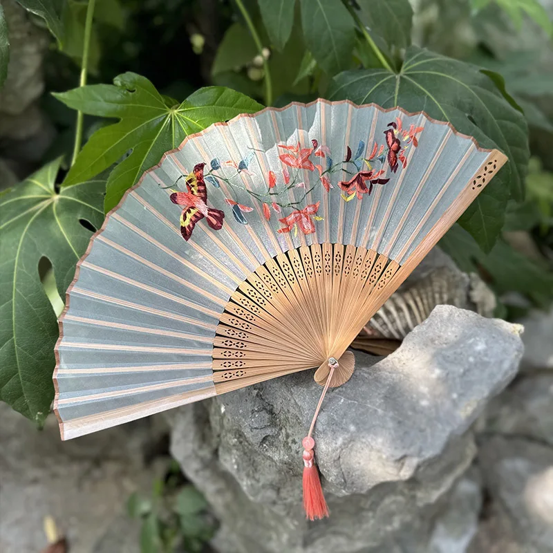 Double-sided embroidery folding fan Chinese classic lady folding fan temperament cheongsam decorative fan
Double-sided embroidery folding fan Chinese classic lady folding fan temperament cheongsam decorative fan