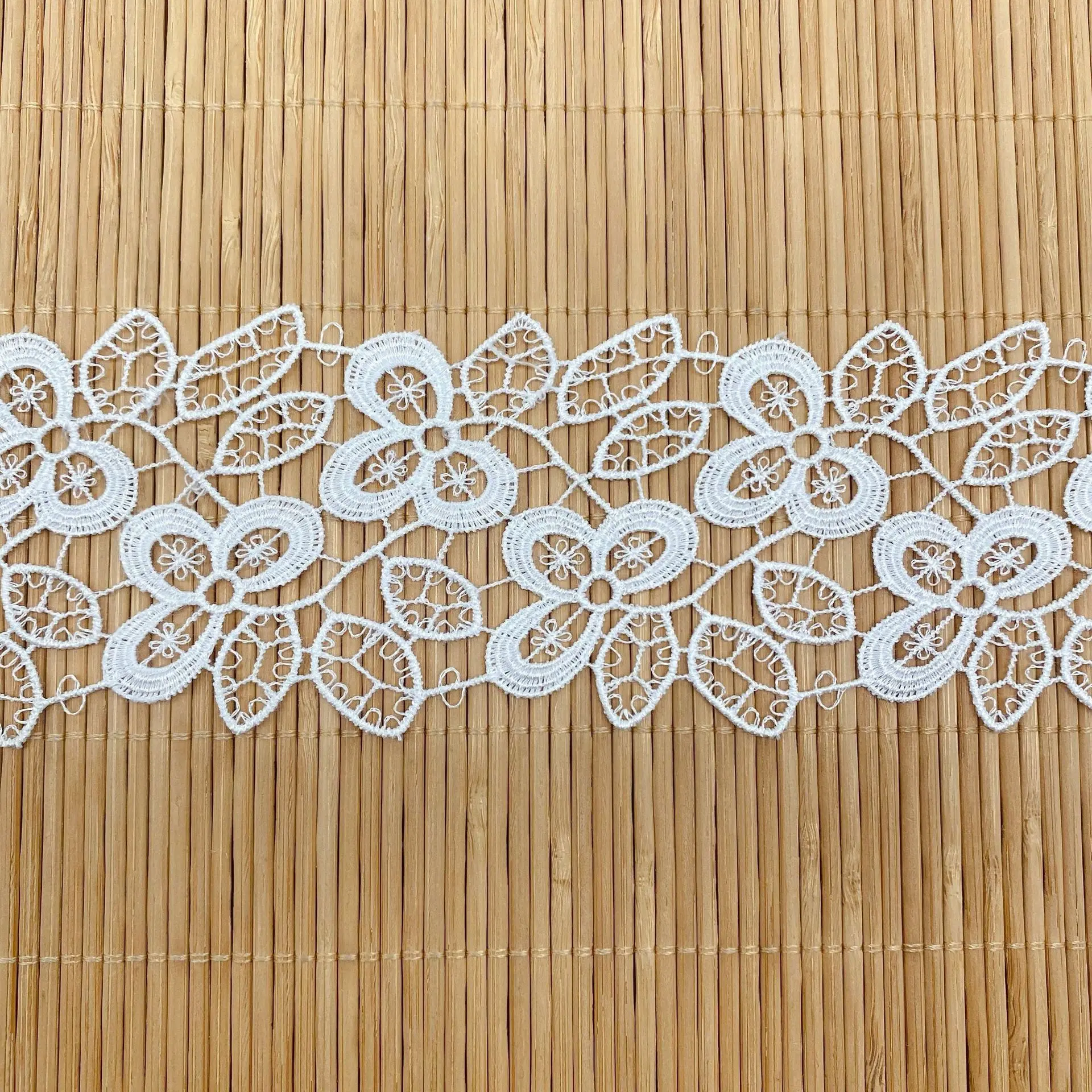 3Yards/Lot Embroidery Hollow Flower Leaves White Black Polyester Spot Lace Fabric Webbing Decoration
3Yards/Lot Embroidery Hollow Flower Leaves White Black Polyester Spot Lace Fabric Webbing Decoration