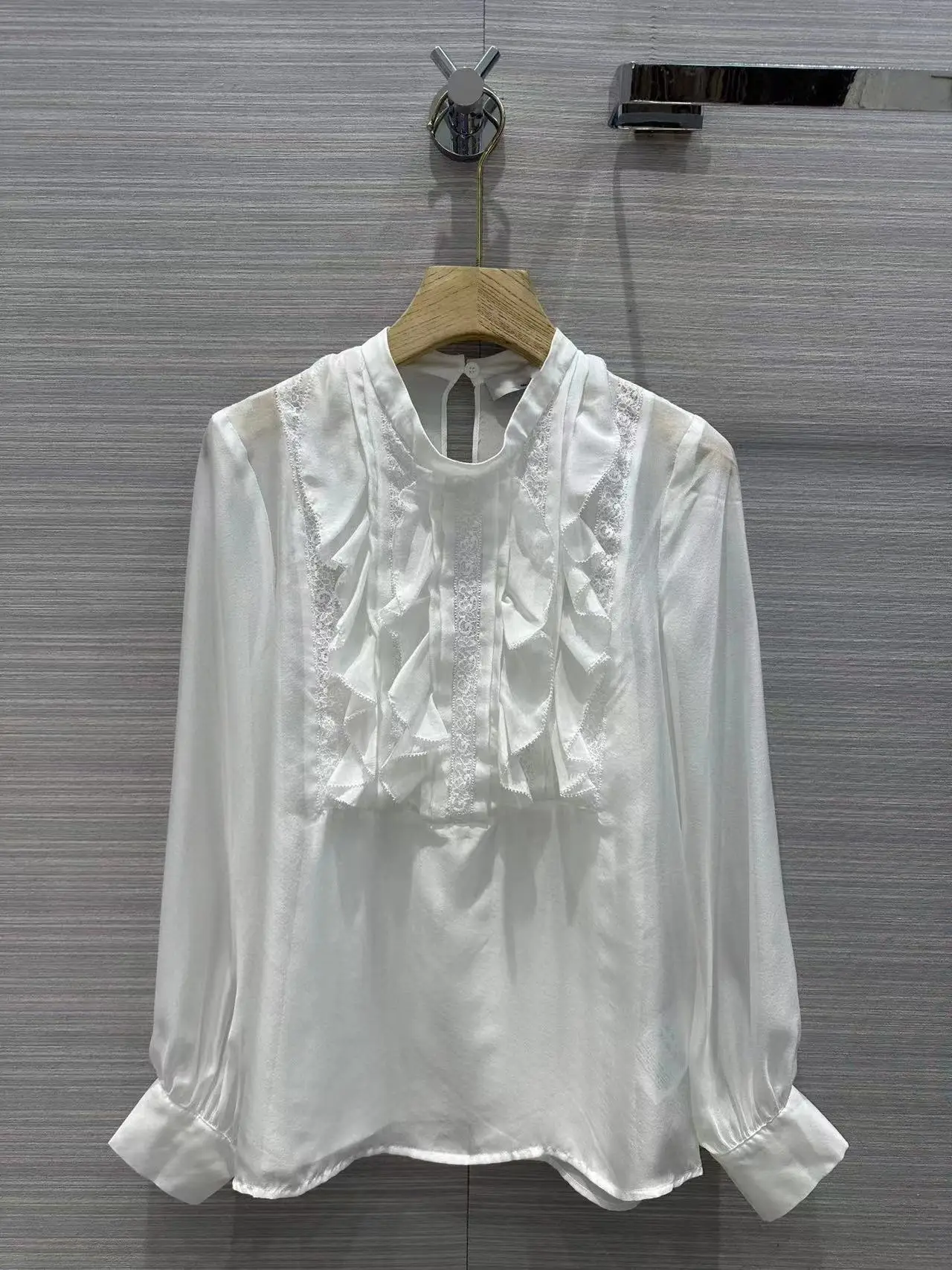 Fyion High Quality Women's Top Fashion Runway Lace Embroidery Blouse Long Sleeves Vacation Summer 2023 New Silk Blouse
Fyion High Quality Women's Top Fashion Runway Lace Embroidery Blouse Long Sleeves Vacation Summer 2023 New Silk Blouse