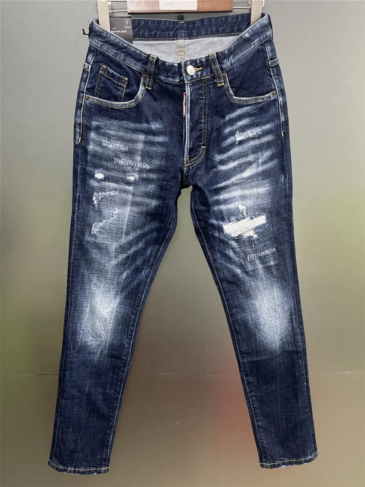 2024 Spring/Summer New D2 Jeans, Men's Washed and Worn Hole Patches, Paint Printing, Micro Elastic Feet Blue
2024 Spring/Summer New D2 Jeans, Men's Washed and Worn Hole Patches, Paint Printing, Micro Elastic Feet Blue