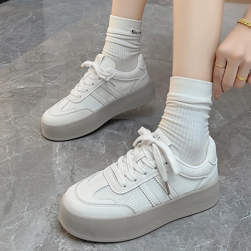 

2024 New Spring and Autumn Season Thick Sole Casual Versatile Little White Shoes Retro Sports Board Shoes