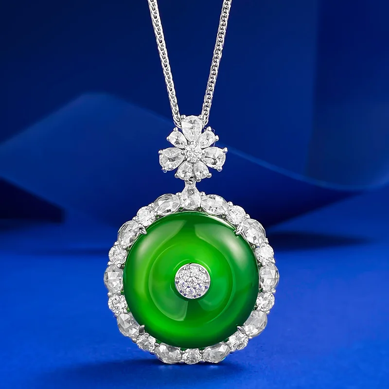

The new S925 silver inlaid jade color imperial green safety buckle pendant green chalcedony necklace is adjustable