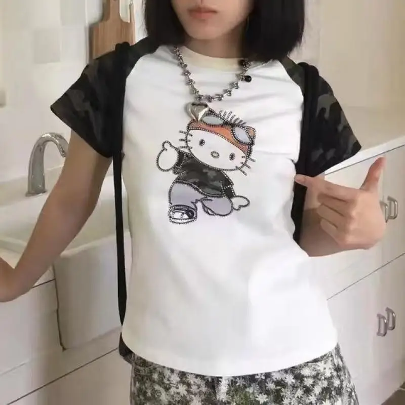

2023 New Retro Summer Sanrios Camouflage stitching Hello Kitty ins Short sleeved T-shirt with raglan sleeves for women