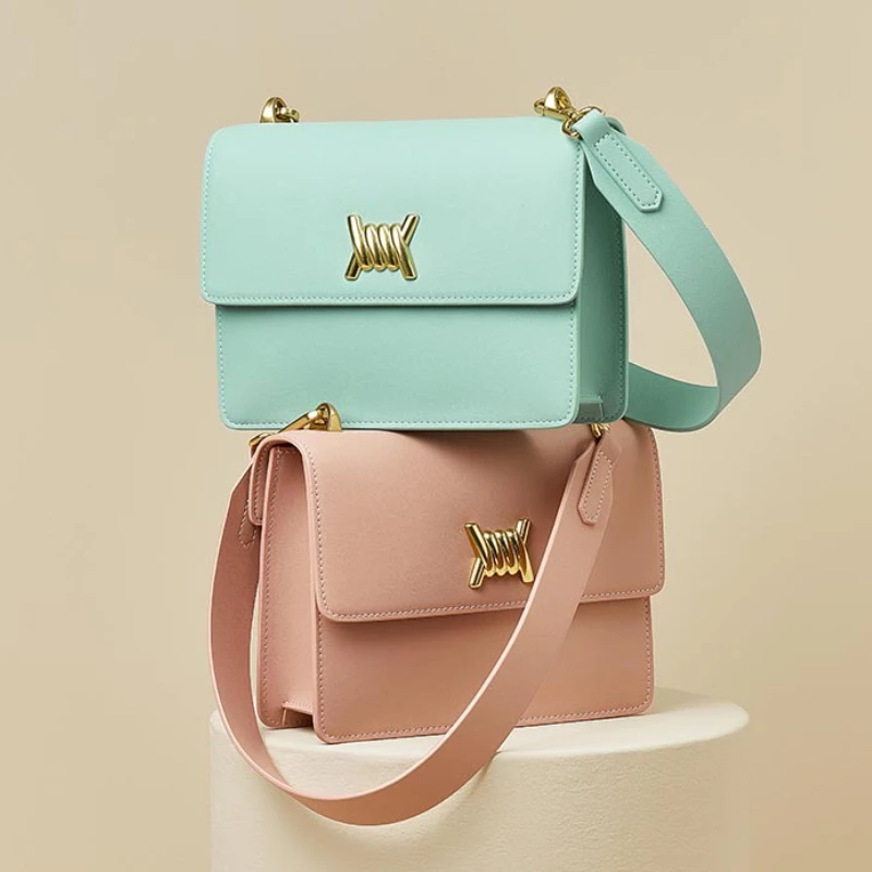 Новая женская маленькая квадратная сумка из натуральной кожи, саквояж на одно плечо через плечо, Роскошный дизайнерский Дамский тофу в классическом стиле, флип-сумка 
Новая женская маленькая квадратная сумка из натуральной кожи, саквояж на одно плечо через плечо, Роскошный дизайнерский Дамский тофу в классическом стиле, флип-сумка