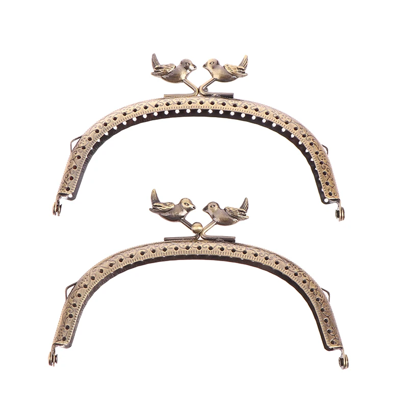 1PCS 12.5cm Bird Head Embossed Antique Bronze Metal Purse Frame Bag kiss clasp Handle DIY Accessories
1PCS 12.5cm Bird Head Embossed Antique Bronze Metal Purse Frame Bag kiss clasp Handle DIY Accessories