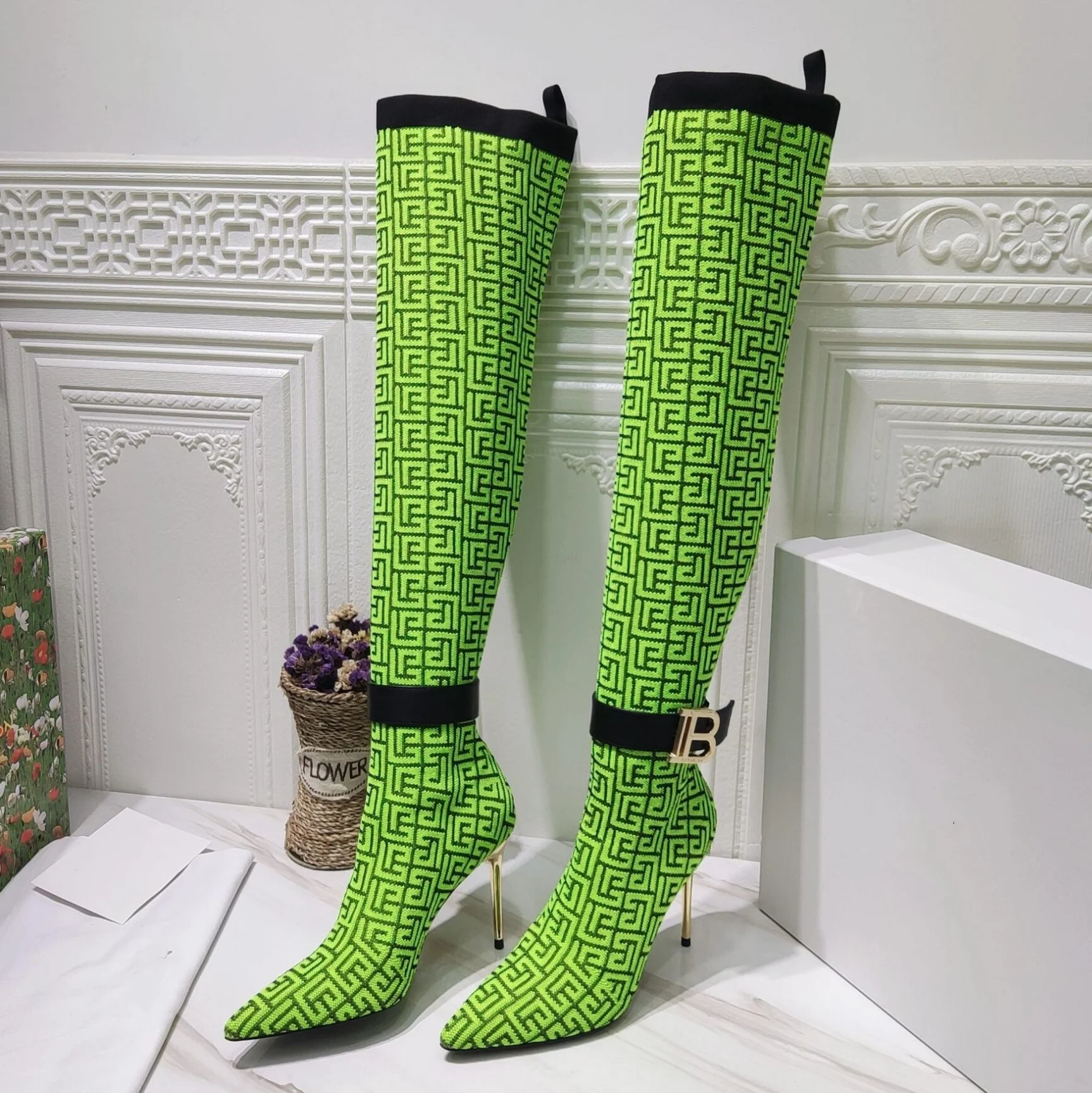 Women Green Knit Stretch Sock Boots Totem Print Gold Letter Belt Buckle Design Booties Stiletto Heel Pointed Toe Black New Shoes
Women Green Knit Stretch Sock Boots Totem Print Gold Letter Belt Buckle Design Booties Stiletto Heel Pointed Toe Black New Shoes