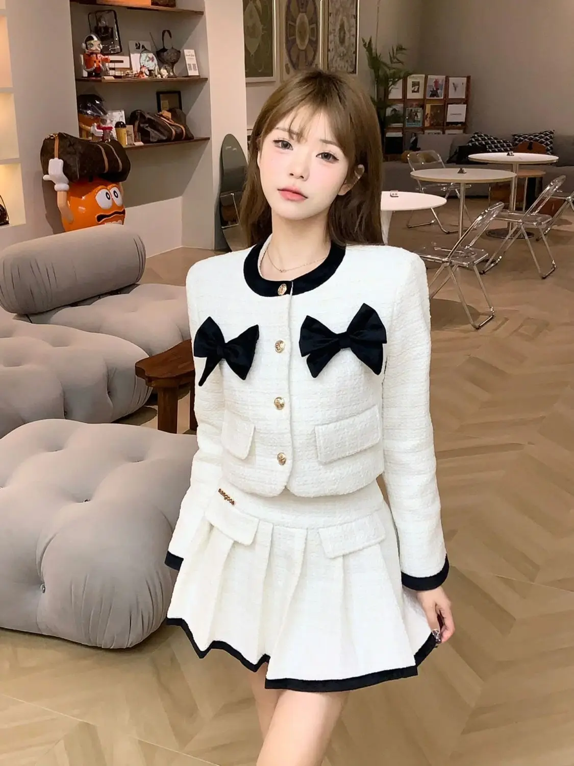 

Winter atmosphere foreign dress bow color collision cardigan jacket + small fragrant wind waist half skirt two-piece suit 2024