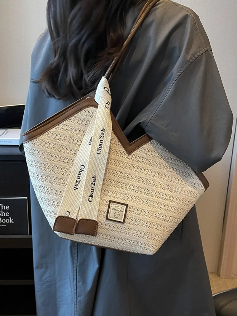 Weaving a large capacity versatile beach one shoulder beach vacation commuting tote bag
Weaving a large capacity versatile beach one shoulder beach vacation commuting tote bag