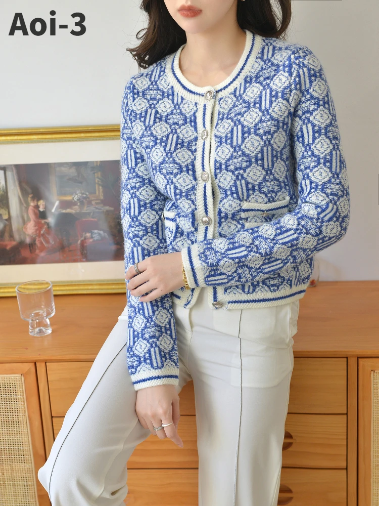 French Retro Knitted Cardigan Women's 2023 Spring Autumn Blue White Mixed Color Jacquard Short Coat O-Neck Single-Breasted Tops
French Retro Knitted Cardigan Women's 2023 Spring Autumn Blue White Mixed Color Jacquard Short Coat O-Neck Single-Breasted Tops