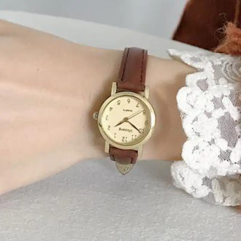 Retro Round Quartz Stainless Dial Casual Wrist Watches Leather Strap Fashionable Clock for Waterproof Wristwatch for Ladies
Retro Round Quartz Stainless Dial Casual Wrist Watches Leather Strap Fashionable Clock for Waterproof Wristwatch for Ladies