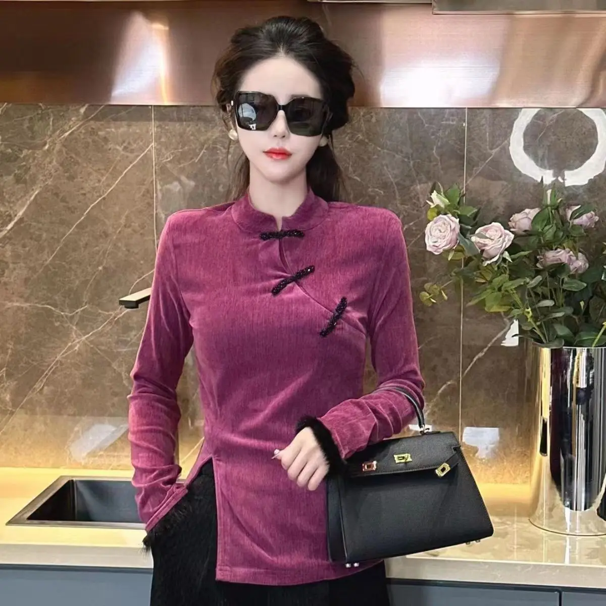 2024 Chinese style button up stand up collar velvet bottom sweater women's slim fit long sleeved T-shirt top oriental qipao top
2024 Chinese style button up stand up collar velvet bottom sweater women's slim fit long sleeved T-shirt top oriental qipao top