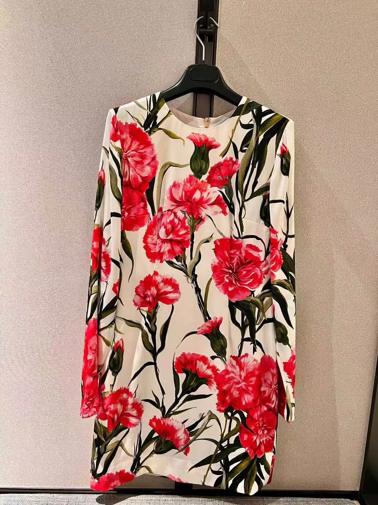 2023 Spring Summer Newest Fashion Runway Mini Dress Women's Long Sleeve Retro Flowers Printed Designer Top Silk Dress
2023 Spring Summer Newest Fashion Runway Mini Dress Women's Long Sleeve Retro Flowers Printed Designer Top Silk Dress