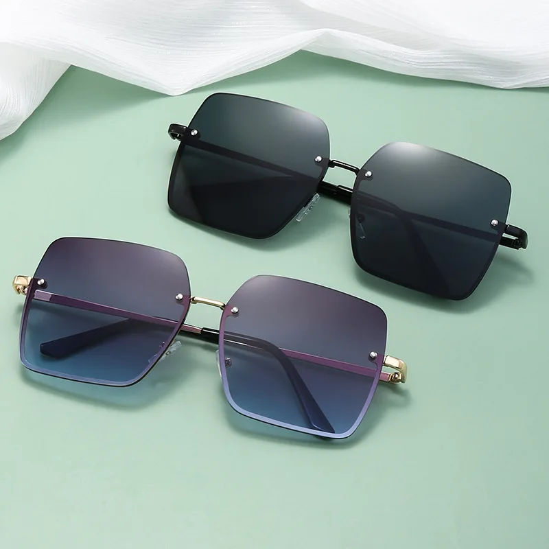 New fashion trend Men Women Frameless retro square sunglasses Round face Slimming sunglasses for women Outdoor bike goggles
New fashion trend Men Women Frameless retro square sunglasses Round face Slimming sunglasses for women Outdoor bike goggles