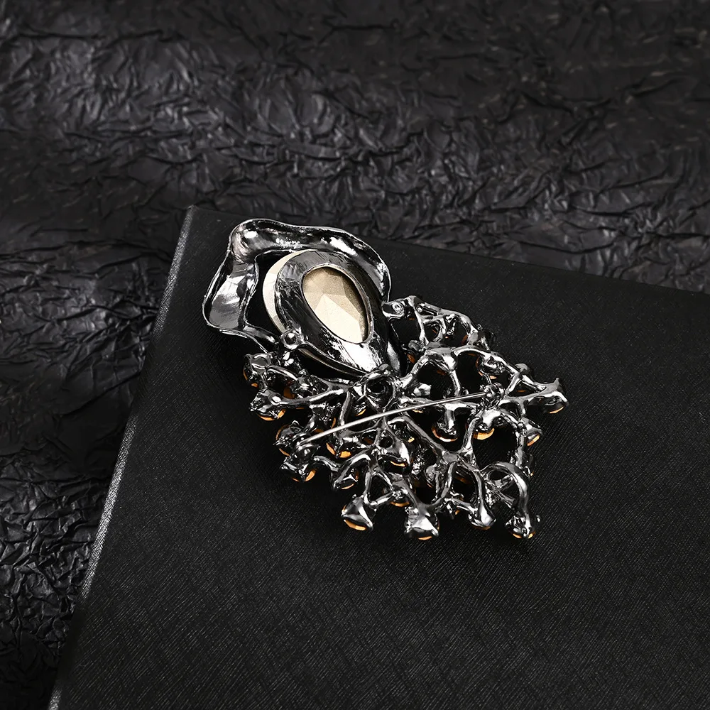 High grade exaggerated artificial yellow crystal corsage with atmospheric retro anti light brooch for women
High grade exaggerated artificial yellow crystal corsage with atmospheric retro anti light brooch for women
