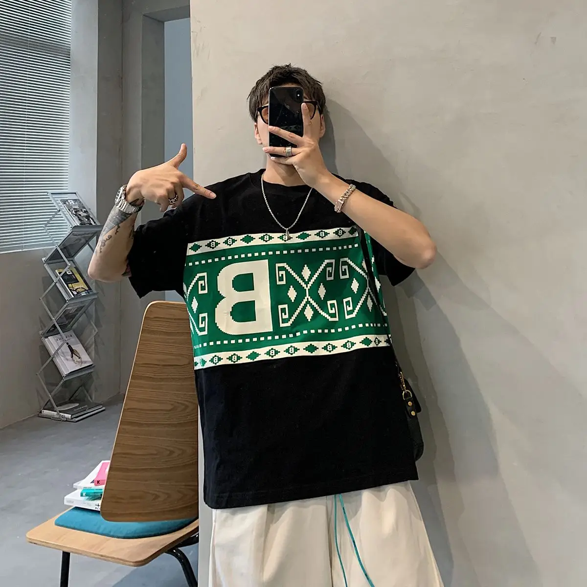 Korean men's summer new short-sleeved T-shirt loose ethnic style contrasting print youth T-shirt ins trend men clothing y2k tops
Korean men's summer new short-sleeved T-shirt loose ethnic style contrasting print youth T-shirt ins trend men clothing y2k tops