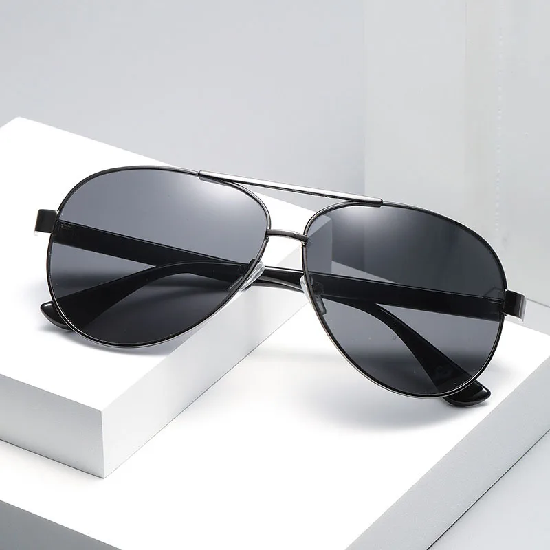 YOOSKE Classic Double Beam Sunglasses Men Retro Pilot Sun Glasses Male Popular Outdoor Travel Driving Sunshades Goggles UV400
YOOSKE Classic Double Beam Sunglasses Men Retro Pilot Sun Glasses Male Popular Outdoor Travel Driving Sunshades Goggles UV400
