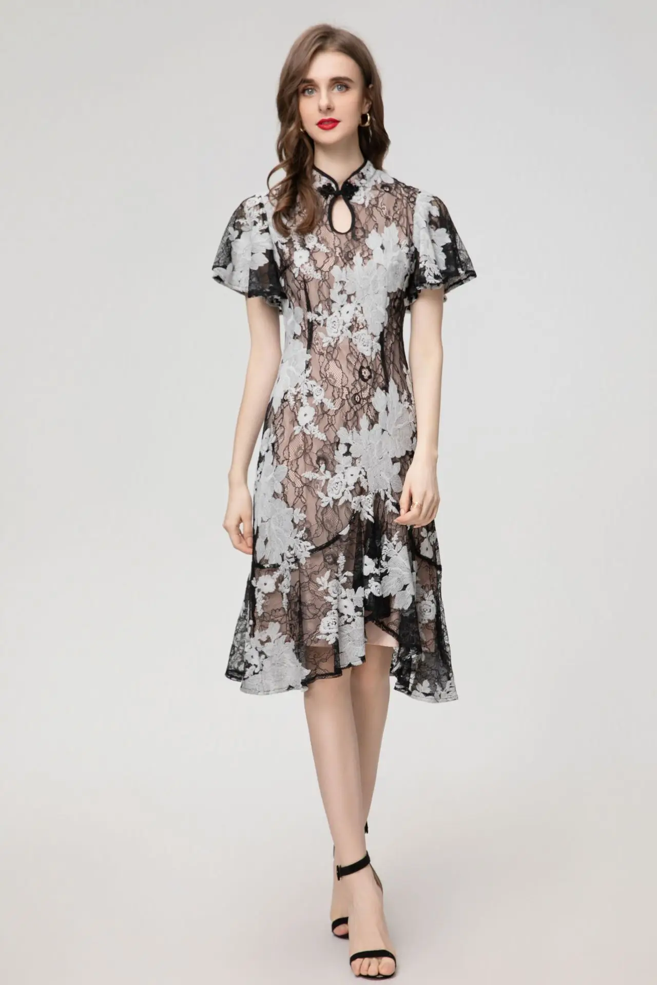 Luxury Women's Plaid Lace Dress New Fashion Modern Trend 2024 Summer Black Short Sleeved Traditional Chinese Style Clothing
Luxury Women's Plaid Lace Dress New Fashion Modern Trend 2024 Summer Black Short Sleeved Traditional Chinese Style Clothing