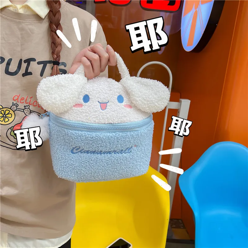 New Sanrio Plush Tote Bag Girls Cute Cosmetic Bag Kawaii My Melody Cinnamoroll Kuromi Cartoon Handbag for Women Birthday Gifts
New Sanrio Plush Tote Bag Girls Cute Cosmetic Bag Kawaii My Melody Cinnamoroll Kuromi Cartoon Handbag for Women Birthday Gifts
