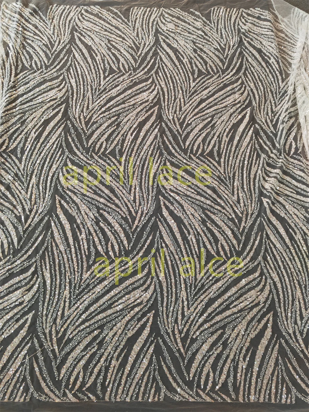 5 ярдов, новинка, лучшее свадебное Лондонское роскошное блестящее платье цвета слоновой кости с вышивкой для событий, свадебное платье с пилой 
5 ярдов, новинка, лучшее свадебное Лондонское роскошное блестящее платье цвета слоновой кости с вышивкой для событий, свадебное платье с пилой