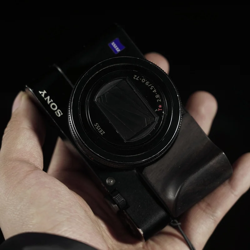 Запасная часть для фотоаппарата с лентой и деревянной рукояткой для Sony AG-R2 RX100 II III IV VII RX100M3 RX100M4 RX100M5 RX100M6 RX100M7
Запасная часть для фотоаппарата с лентой и деревянной рукояткой для Sony AG-R2 RX100 II III IV VII RX100M3 RX100M4 RX100M5 RX100M6 RX100M7