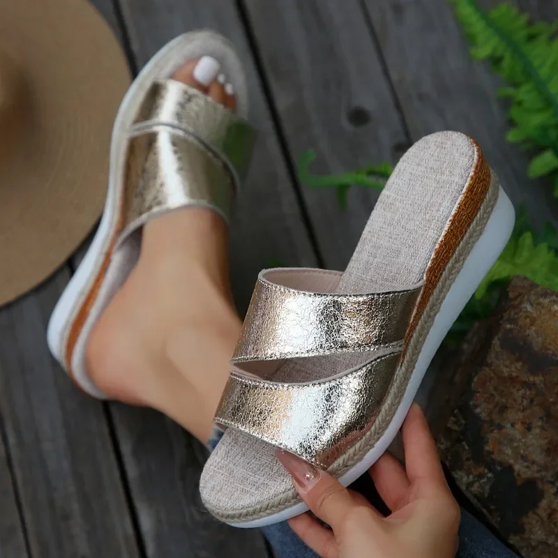 Сланцы женские из ЭВА, сандалии на толстой платформе, мягкая подошва, Нескользящие, пляжные тапочки, корейский стиль, лето 2024 
Сланцы женские из ЭВА, сандалии на толстой платформе, мягкая подошва, Нескользящие, пляжные тапочки, корейский стиль, лето 2024