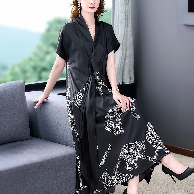 Summer Black Print Natural Silk V-Neck Midi Dress Women Short Sleeve Elegant Bodycon Dress 2024 Korean Vintage Vestidos
Summer Black Print Natural Silk V-Neck Midi Dress Women Short Sleeve Elegant Bodycon Dress 2024 Korean Vintage Vestidos
