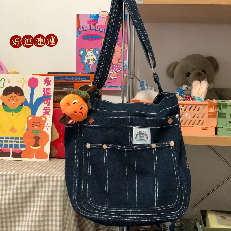 Xiuya Vintage Denim Canvas Crossbody Bag Solid Colour Rivet Applique Handbag American Street Style Large Capacity Shoulder Bag
Xiuya Vintage Denim Canvas Crossbody Bag Solid Colour Rivet Applique Handbag American Street Style Large Capacity Shoulder Bag