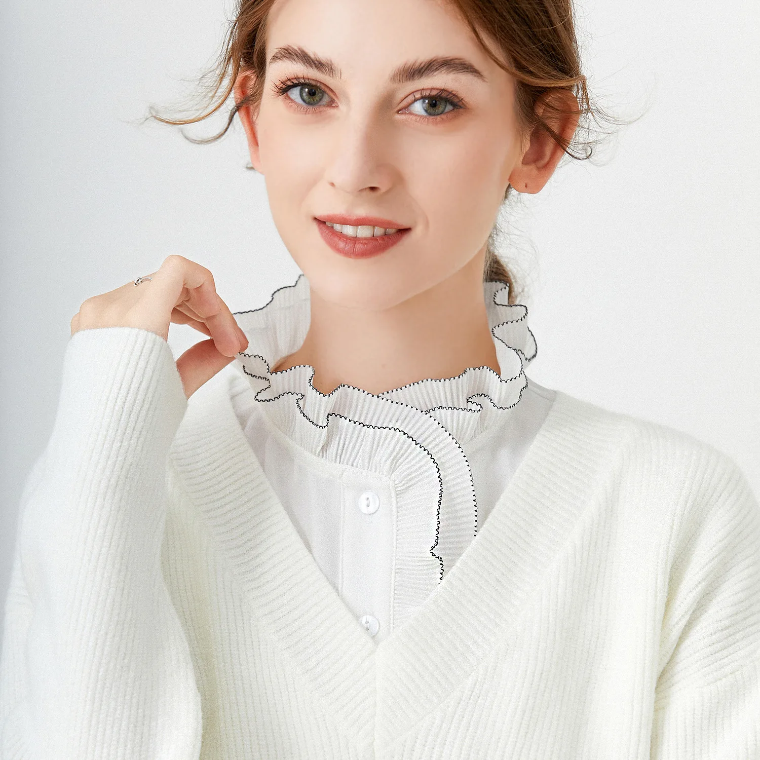 Pleated Ruffle Edge Stand Up Collar Fake Autumn/winter Chiffon Shirt Women Decorative
Pleated Ruffle Edge Stand Up Collar Fake Autumn/winter Chiffon Shirt Women Decorative