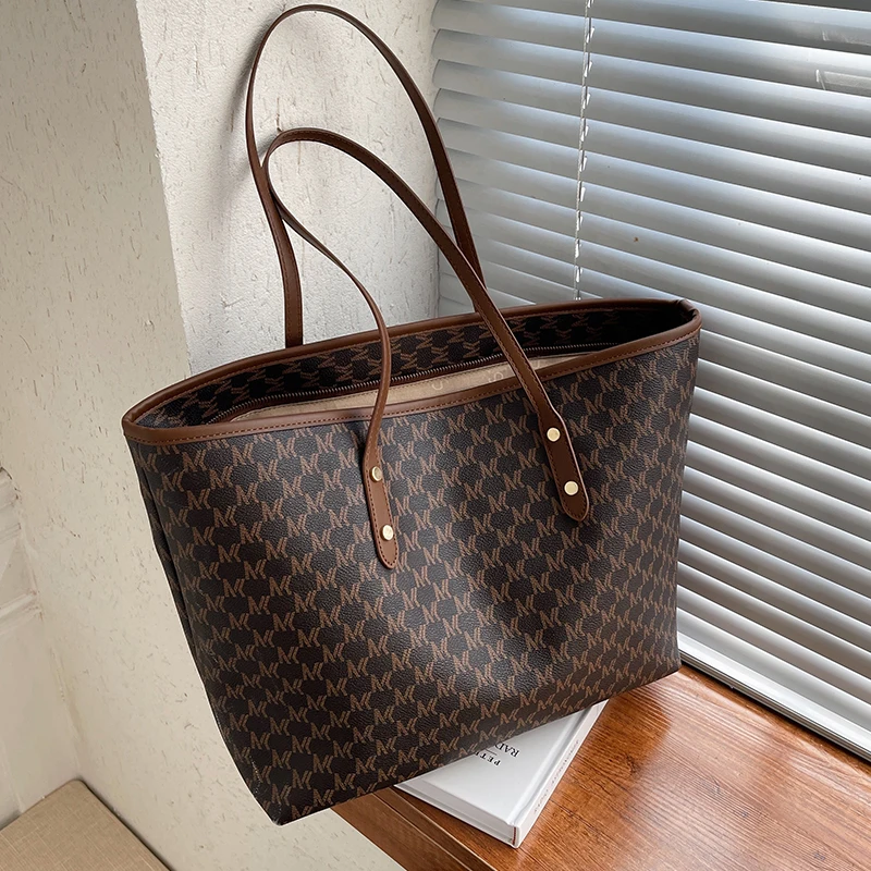 Large Capacity Shoulder Bag Women's PU Leather Handbag for Commuting and Casual Use, Versatile Tote Bag
Large Capacity Shoulder Bag Women's PU Leather Handbag for Commuting and Casual Use, Versatile Tote Bag