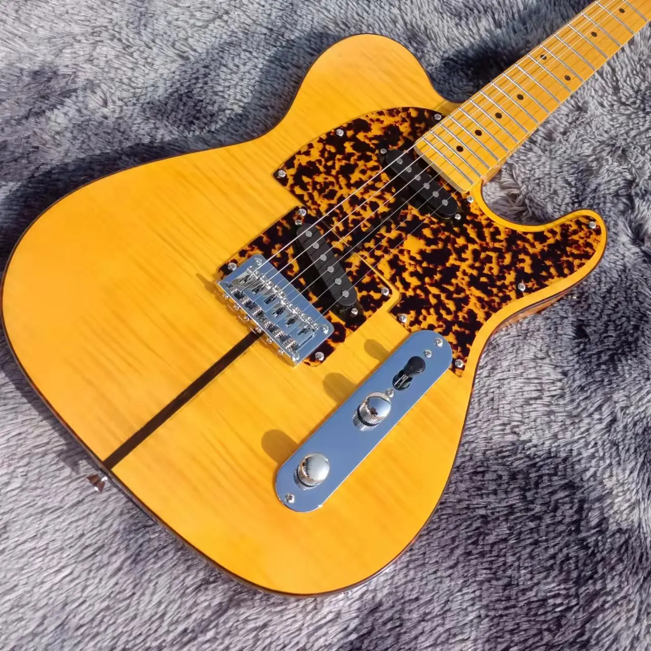 2022!22 frets blonde MadCat TELE Electric Guitar Flame Maple 45th Anniversary Mad cat TL guitarra free shipping
2022!22 frets blonde MadCat TELE Electric Guitar Flame Maple 45th Anniversary Mad cat TL guitarra free shipping