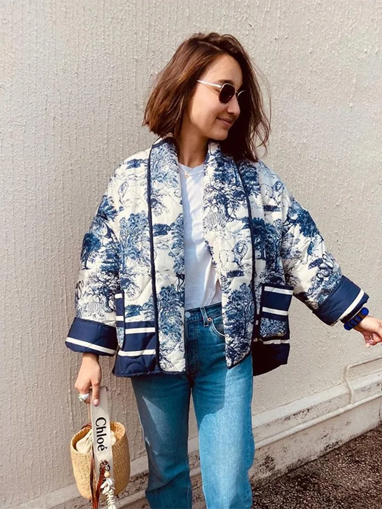 Cardigan Coat 2023 Autumn Winter Fashion Female Street Outwear Vintage Printed Lapel Short Cotton Jacket Women Long Sleeved Warm
Cardigan Coat 2023 Autumn Winter Fashion Female Street Outwear Vintage Printed Lapel Short Cotton Jacket Women Long Sleeved Warm