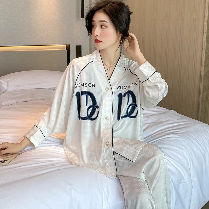Satin Pajamas Set Spring Home Suit with Pant Women's Print Pijama Suit Silk Pijama Set Sleepwear for Female Pyjamas
Satin Pajamas Set Spring Home Suit with Pant Women's Print Pijama Suit Silk Pijama Set Sleepwear for Female Pyjamas