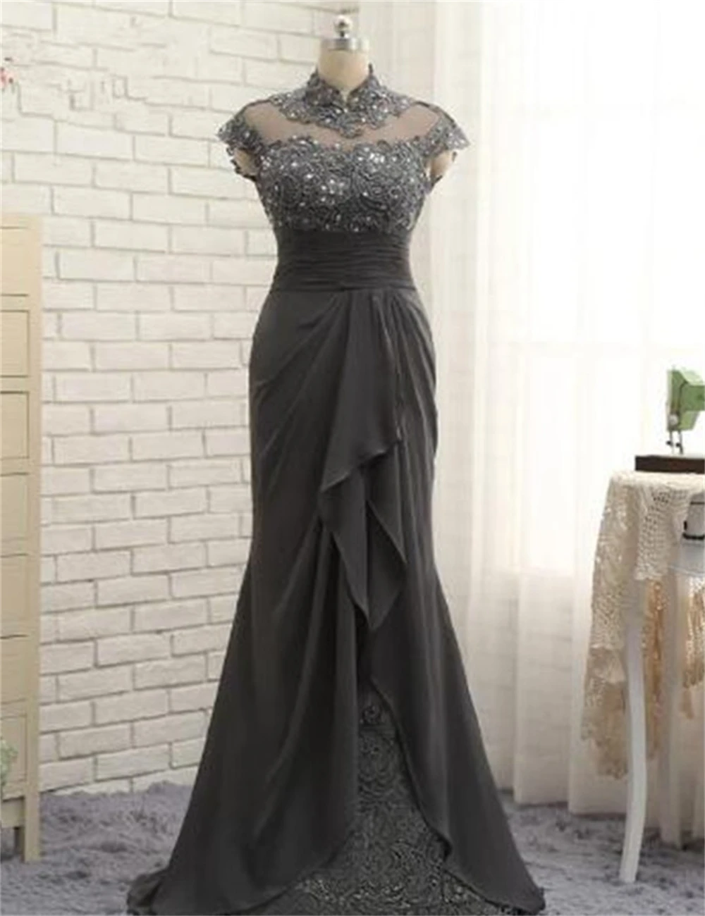 

Elegant Sheath/Column Mother of the Bride Dresses Chiffon Lace Wedding Party Dresses High Neck Short Sleeves Sweep/Brush Train