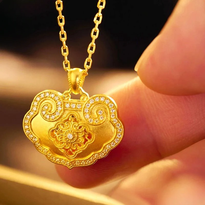 

Original Alluvial Gold Ancient Law Spot Drill Lock of Good Wishes Bag Necklace Xiangyun Pendant Temperament Wild