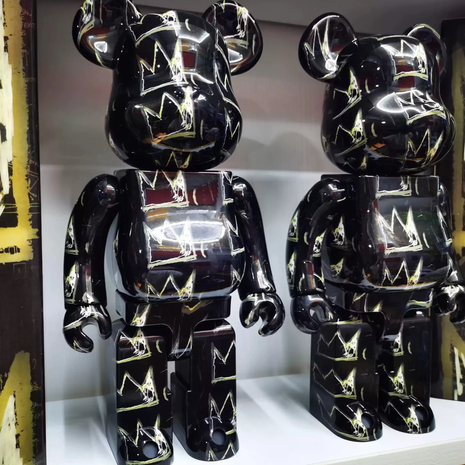 Bearbrick400% 28cm Height Black Surface Golden Crown Classic Pattern Trendy Teddy Bear Gift BE@RBRICK Joint Rotation With Sound
Bearbrick400% 28cm Height Black Surface Golden Crown Classic Pattern Trendy Teddy Bear Gift BE@RBRICK Joint Rotation With Sound