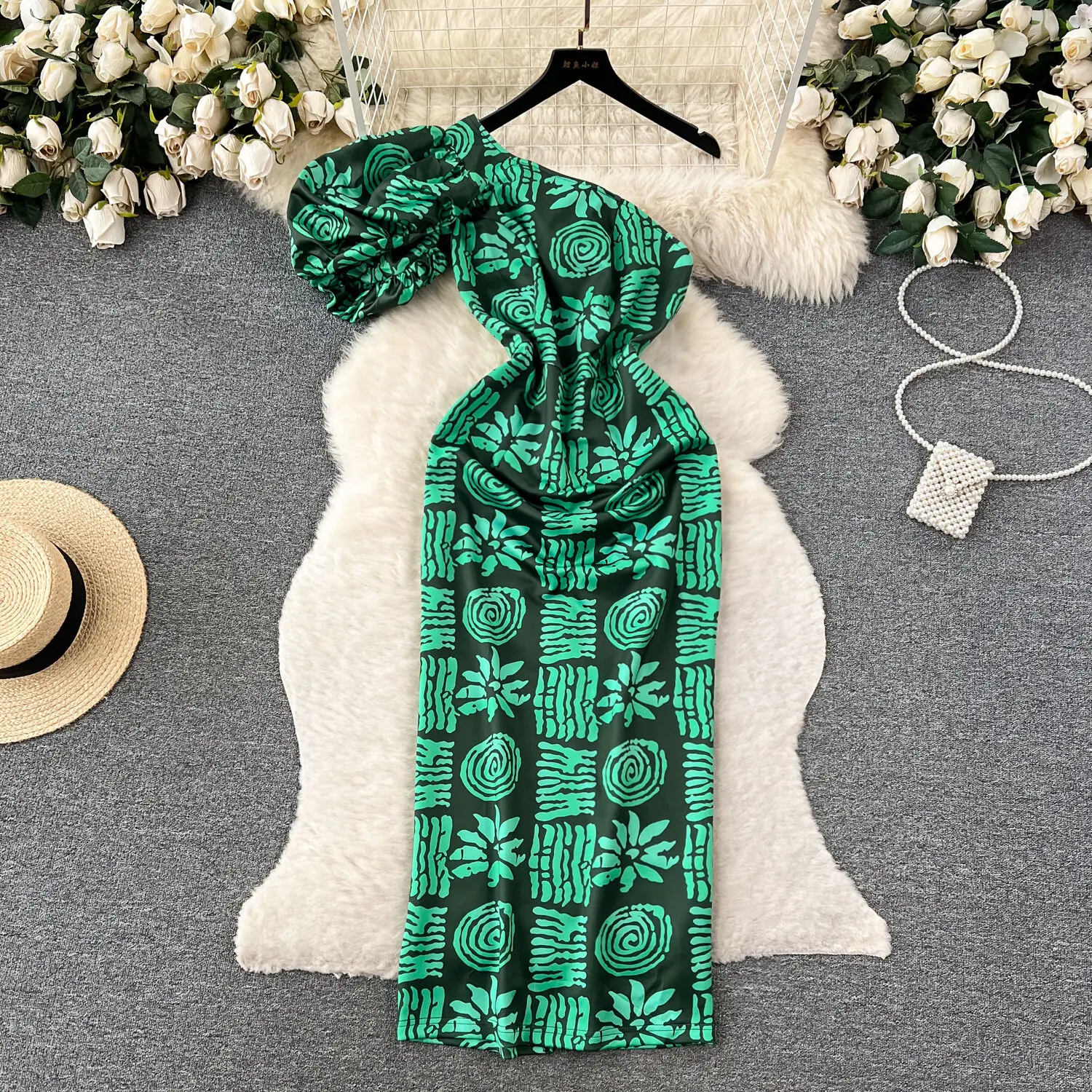 French Luxury High Grade Printed Oblique Neck Dress Women's Summer Tight Design Feels Unique Exquisite Long Evening Party Dress
French Luxury High Grade Printed Oblique Neck Dress Women's Summer Tight Design Feels Unique Exquisite Long Evening Party Dress