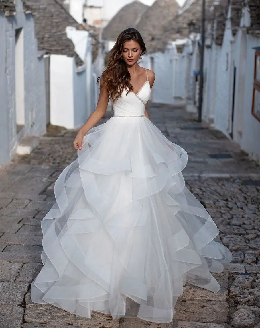 

Elegant Spaghetti Straps Ball Gown Wedding Dresses Backless Robe de Mariage Delicate Beaded Ruffles Bridal Gown
