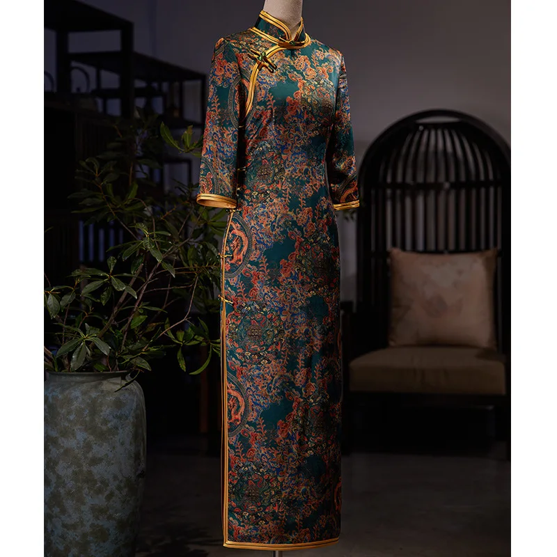 Sexy Mandarin Collar Seven Points Sleeve Printed Satin Cheongsam Oriental Side Eight-Button Double-Layer Women Qipao
Sexy Mandarin Collar Seven Points Sleeve Printed Satin Cheongsam Oriental Side Eight-Button Double-Layer Women Qipao