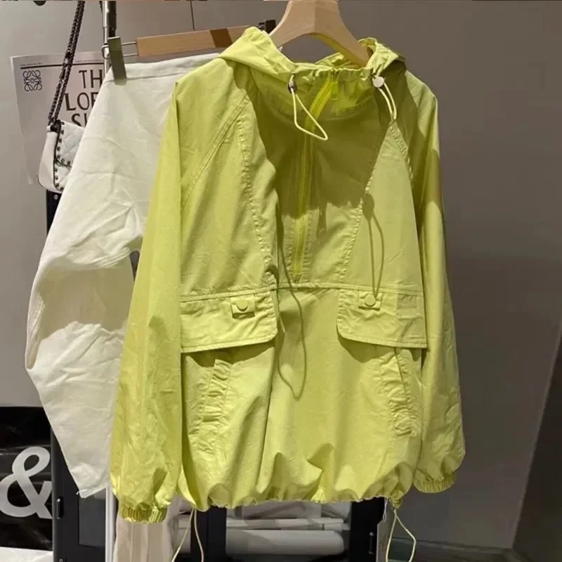 

Женская Солнцезащитная куртка с капюшоном, тонкая свободная короткая куртка с контрастным капюшоном, верхняя одежда для защиты от солнца, весна-лето 2024
