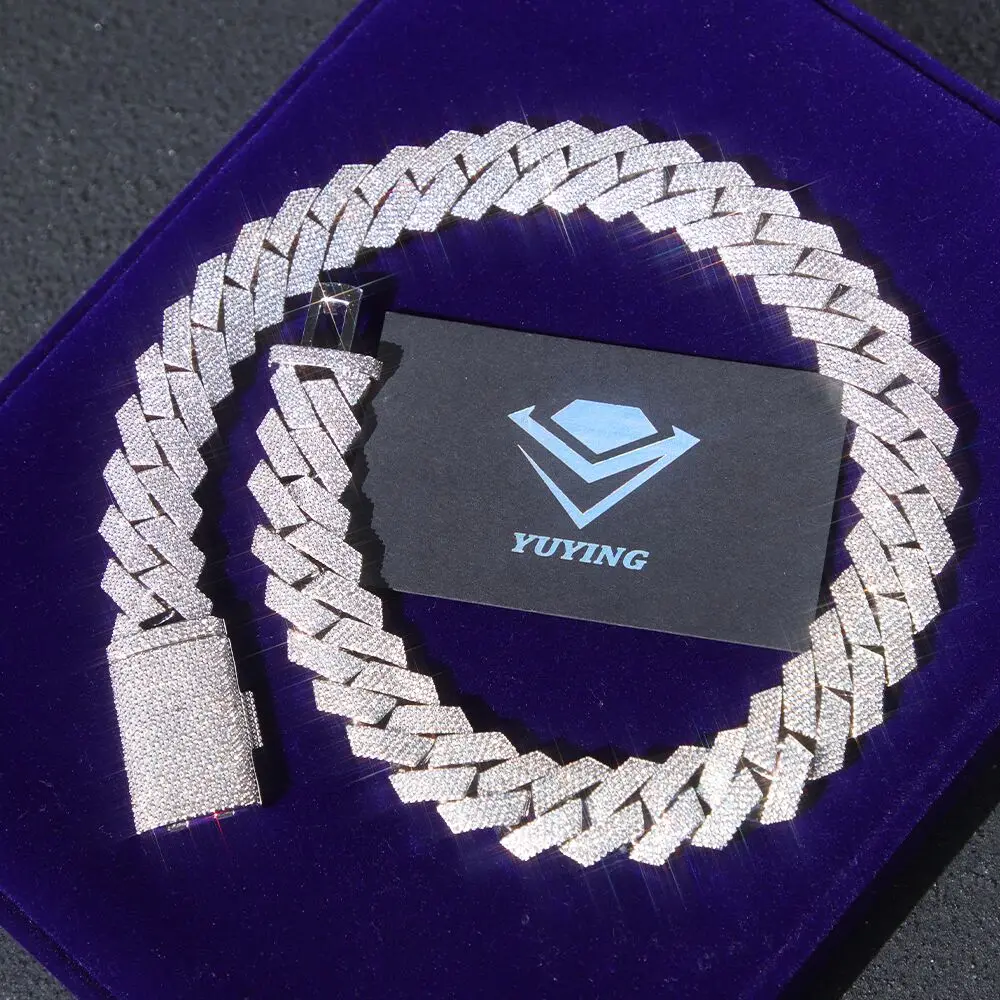 RTS hiphop jewelry S925 silver with iced out moissanite 4rows cuban link chain passed test with GRA 20mm heavy link chain
RTS hiphop jewelry S925 silver with iced out moissanite 4rows cuban link chain passed test with GRA 20mm heavy link chain