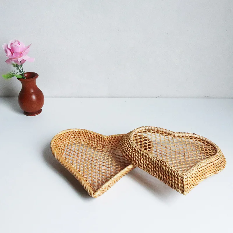 Japanese-style home fruit bowl living room creative rattan heart-shaped hollow fruit bowl snack storage basket
Japanese-style home fruit bowl living room creative rattan heart-shaped hollow fruit bowl snack storage basket
