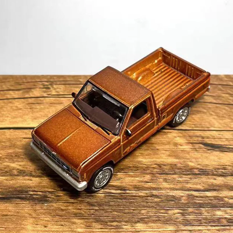 GreenLight 1/64 Audi JL 1:64 Изысканная подвесная Модель классического автомобиля статическая модель литейная модель автомобиля коллекционная Подарочная игрушка
GreenLight 1/64 Audi JL 1:64 Изысканная подвесная Модель классического автомобиля статическая модель литейная модель автомобиля коллекционная Подарочная игрушка