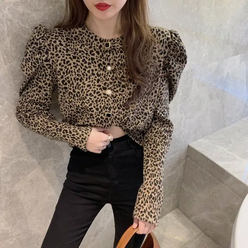 Fashion O-Neck Button Puff Sleeve Leopard Shirts Women's Clothing 2024 Spring New Loose Korean Tops All-match Blouses
Fashion O-Neck Button Puff Sleeve Leopard Shirts Women's Clothing 2024 Spring New Loose Korean Tops All-match Blouses