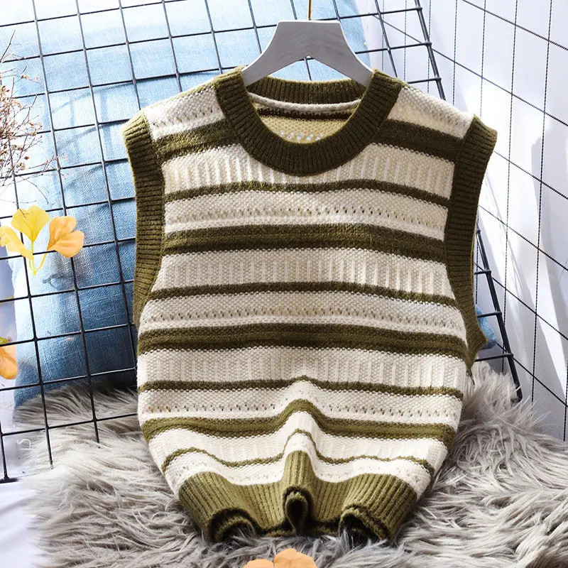 sweater pullover vest female students wear winter Korean loose retro O-neck sleeveless knitted pullover vest sweater top R301
sweater pullover vest female students wear winter Korean loose retro O-neck sleeveless knitted pullover vest sweater top R301
