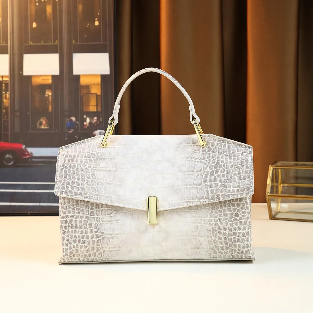 

European and American Light Luxury Bright Crocodile Pattern Bag 2024 New Single Shoulder Diagonal Cross Women's Shell Handbag