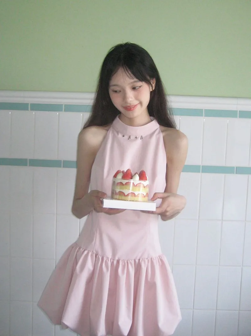 Sweet Neck Hanging Pendant Sleeveless Dress Women College Solid Slim Pleated Fresh Cute Pink Summer Lady Flower Bud Short Skirts
Sweet Neck Hanging Pendant Sleeveless Dress Women College Solid Slim Pleated Fresh Cute Pink Summer Lady Flower Bud Short Skirts