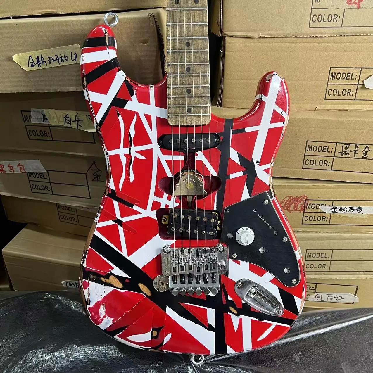 

Heavy Relic Electric Guitar Floyd Rose Tremolo Bridge Red Frank 5150 Black White Stripes Edward Eddie Van Halen Free Shipping