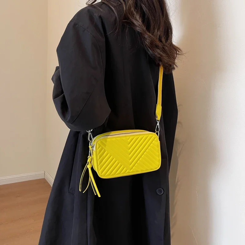 2023 New Fashion Brand Design Women Large Capacity Luxury Shoulder Bag Leisure Shopping Solid Handbag Ladies Messenger Bag
2023 New Fashion Brand Design Women Large Capacity Luxury Shoulder Bag Leisure Shopping Solid Handbag Ladies Messenger Bag